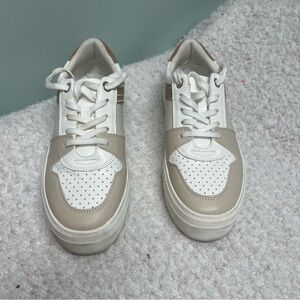 Womens White and Tan Sneakers Falls Creek Lennon Size 7.5 Basic Sneakers